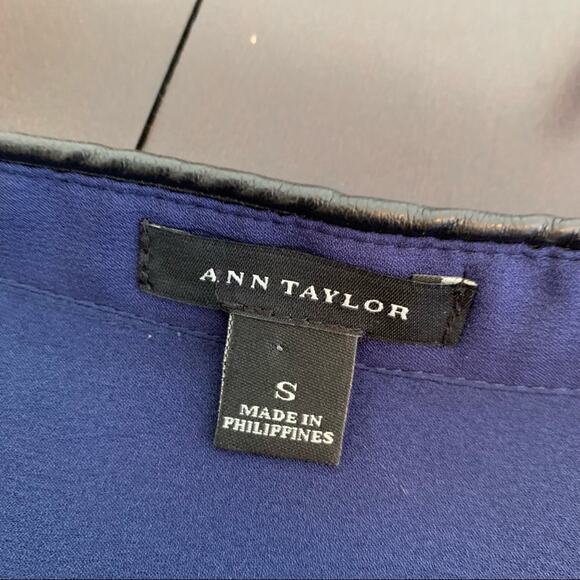 Ann Taylor navy blue popover black faux leather trim size Small - Picture 6 of 11